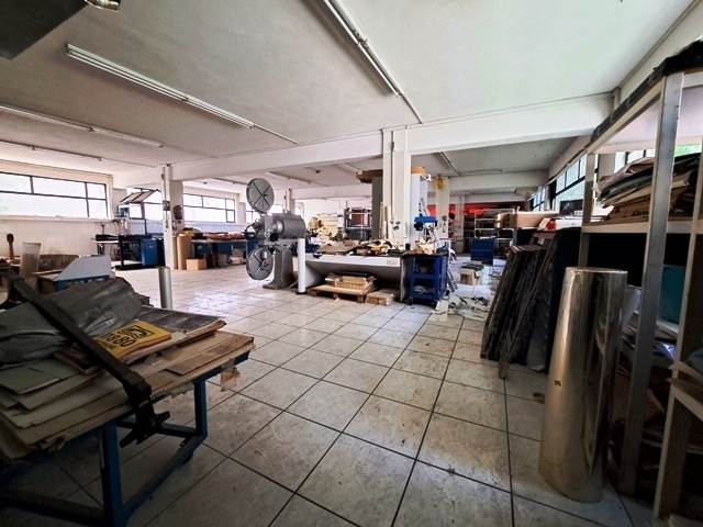 (For Sale) Commercial Small Industrial Area || Athens South/Mosxato - 400 Sq.m, 400.000€ 