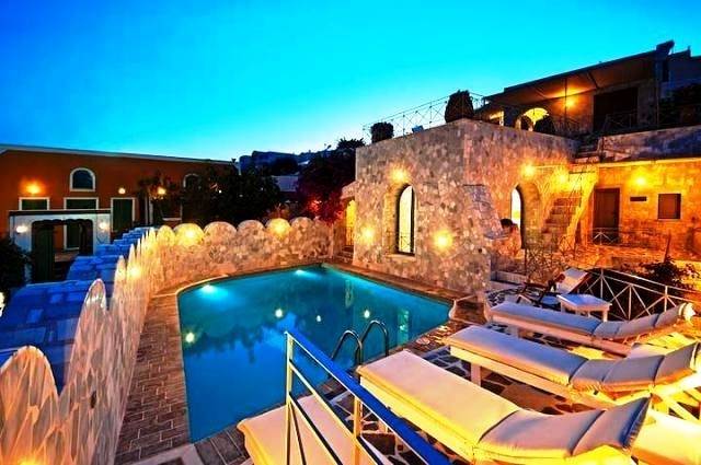 (For Sale) Residential Detached house || Cyclades/Santorini-Thira - 245 Sq.m, 12 Bedrooms, 900.000€ 