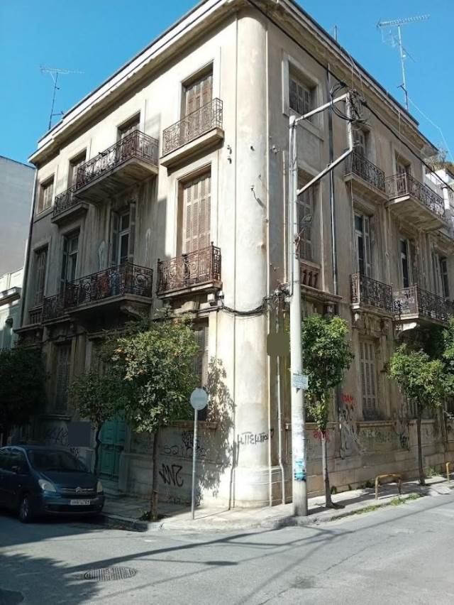 (For Sale) Commercial Building || Piraias/Piraeus - 700 Sq.m, 1.150.000€ 